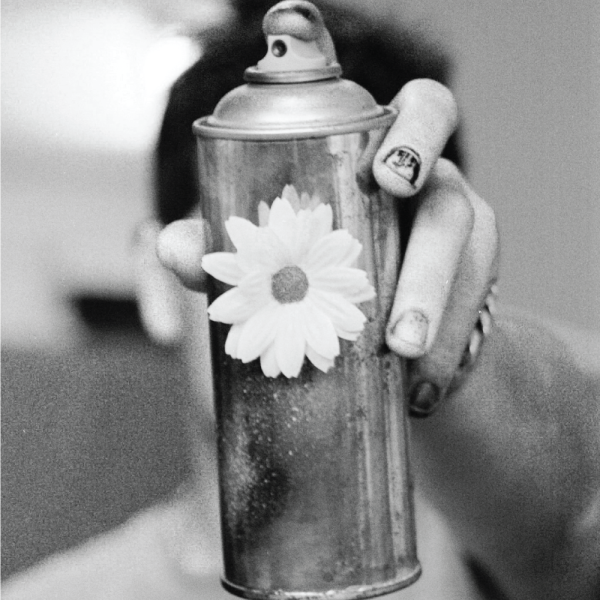 1000000000013 Banksy, Spray With Chamomile (Black And White)